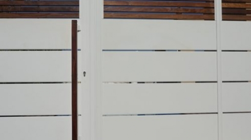שער-כניסה-לבן-משולב-עץ